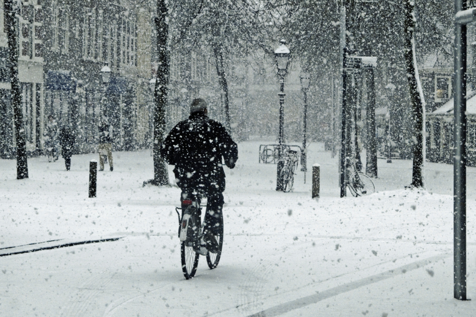 Rower w śniegu